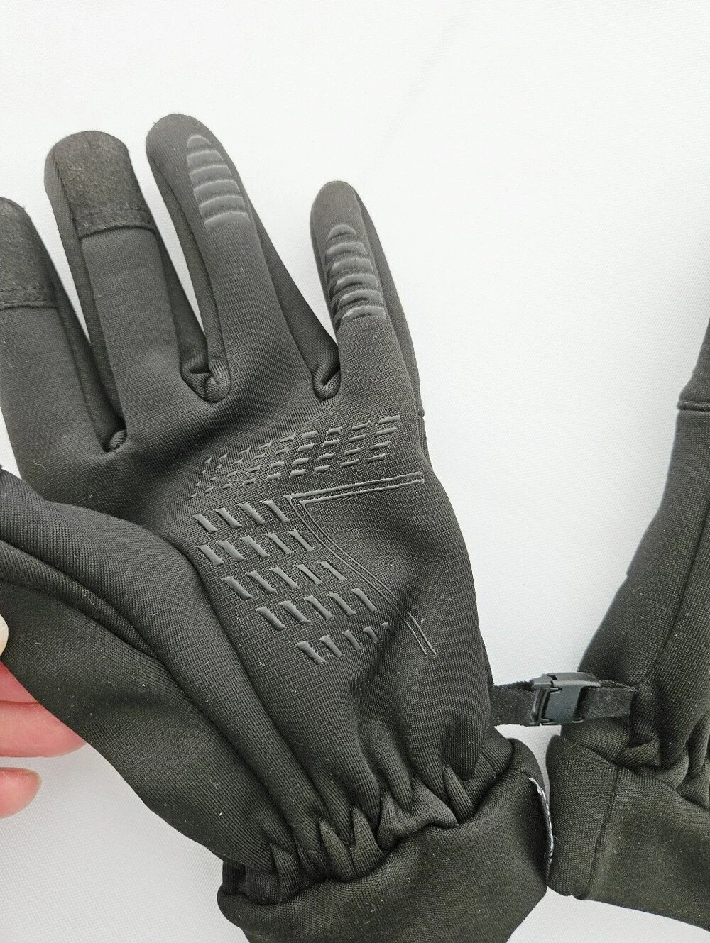 Black Winter Touchscreen Gloves with Lightning Accent